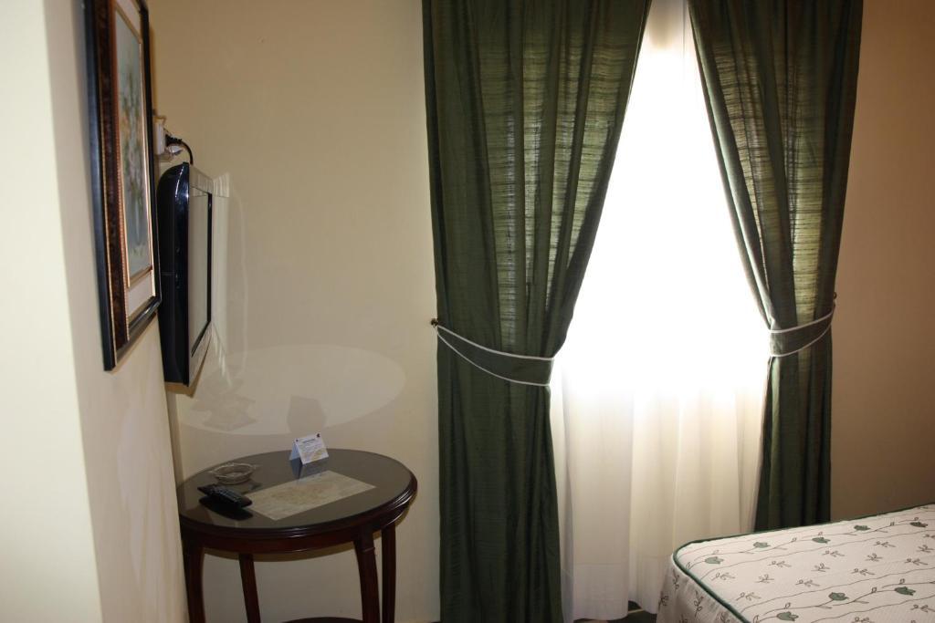 Hotel Frijon Aceuchal Δωμάτιο φωτογραφία